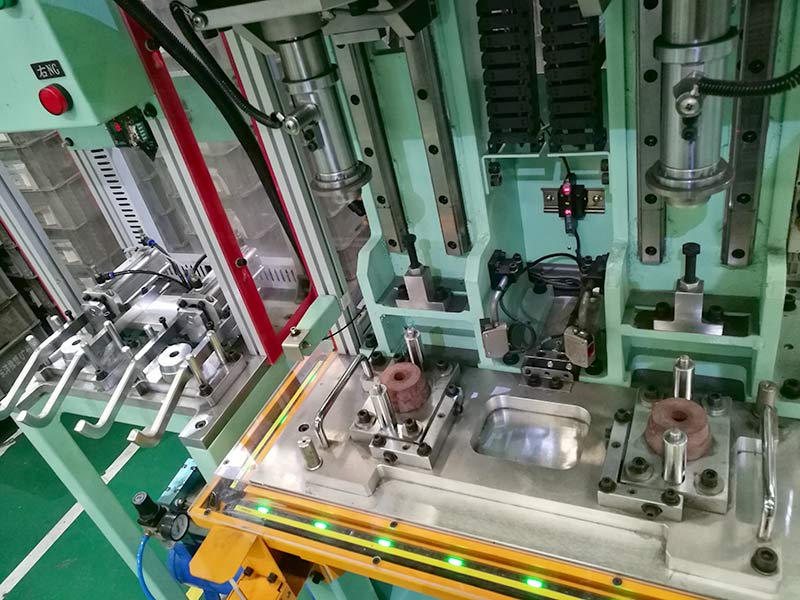 自动压入